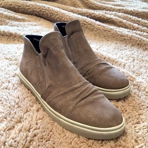 Steve Madden slouchy slip on